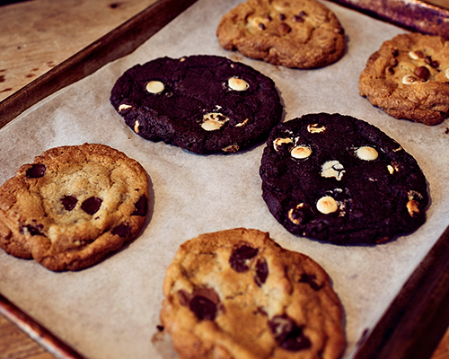Trio de biscuit (2 cacao, 2 pépites de chocolat et noix de Grenoble, et 2 noix de Macadame) – 6 unités/paquet – Image 2